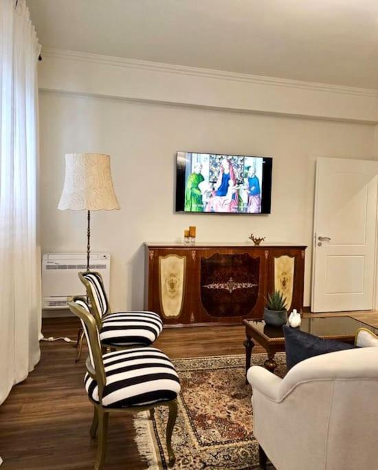 Novi'S Luxury Apartment 2 Gjirokastër 외부 사진